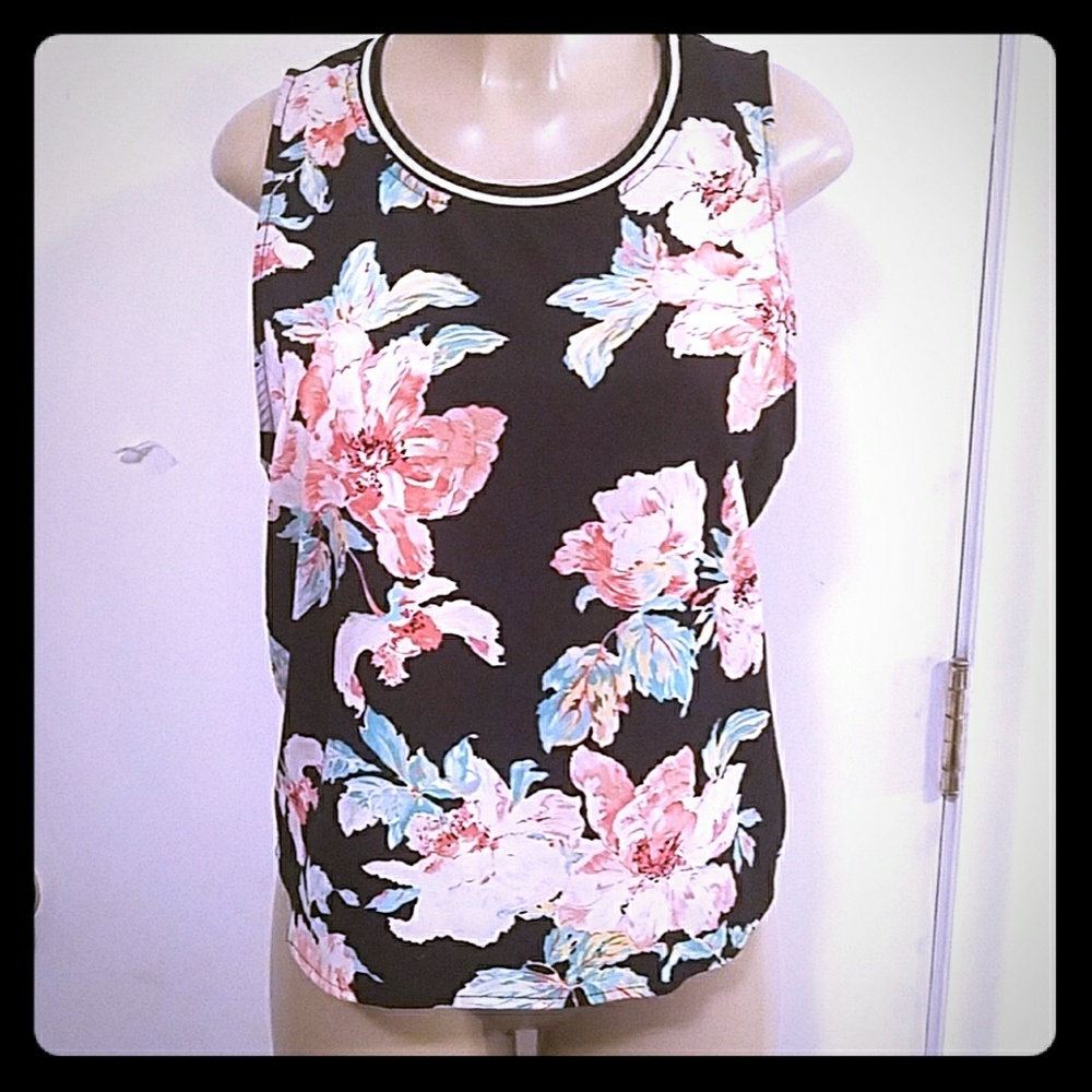 ELODER SLEEVELESS FLOWER TOP